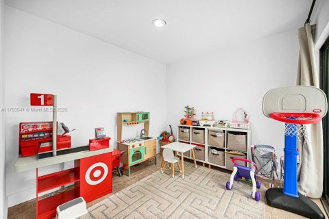 House in Hollywood, Florida 2 bedrooms, 255.48 sq.m. № 1727257 - photo 24