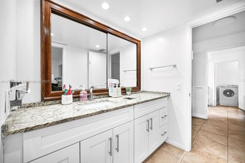 House in Hollywood, Florida 2 bedrooms, 255.48 sq.m. № 1727257 - photo 26