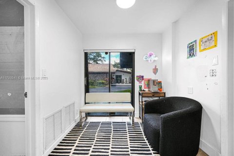 House in Hollywood, Florida 2 bedrooms, 255.48 sq.m. № 1727257 - photo 21