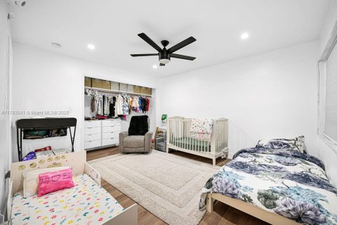 House in Hollywood, Florida 2 bedrooms, 255.48 sq.m. № 1727257 - photo 13