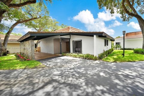 House in Hollywood, Florida 2 bedrooms, 255.48 sq.m. № 1727257 - photo 1