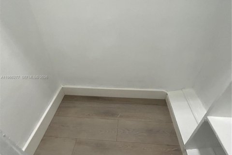 Apartment in Miami Beach, Florida 30.66 sq.m. № 2028107 - photo 8