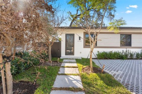 Adosado en venta en Miami, Florida, 4 dormitorios, 295.43 m2 № 2068769 - foto 22