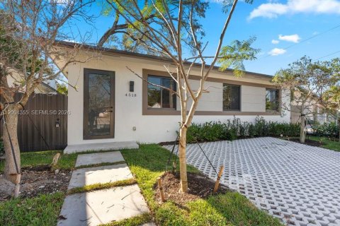 Adosado en venta en Miami, Florida, 4 dormitorios, 295.43 m2 № 2068769 - foto 21