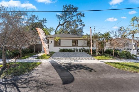 Adosado en venta en Miami, Florida, 4 dormitorios, 295.43 m2 № 2068769 - foto 24