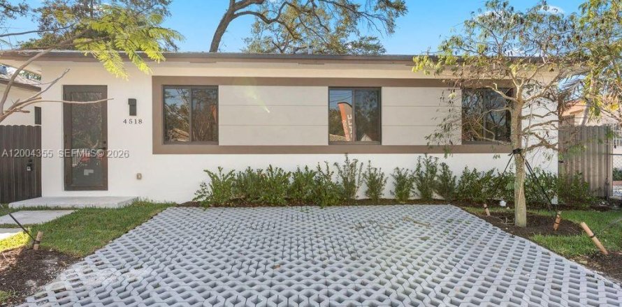 Adosado en Miami, Florida 4 dormitorios, 295.43 m2 № 2068769