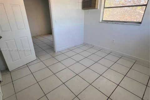 Apartment in Miami, Florida 2 bedrooms, 269.42 sq.m. № 2033218 - photo 19