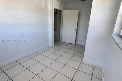 Apartment in Miami, Florida 2 bedrooms, 269.42 sq.m. № 2033218 - photo 13