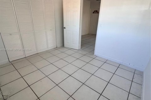 Apartment in Miami, Florida 2 bedrooms, 269.42 sq.m. № 2033218 - photo 18