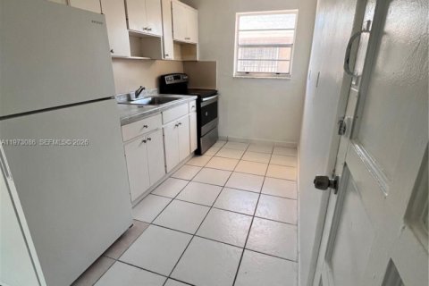 Apartment in Miami, Florida 2 bedrooms, 269.42 sq.m. № 2033218 - photo 7