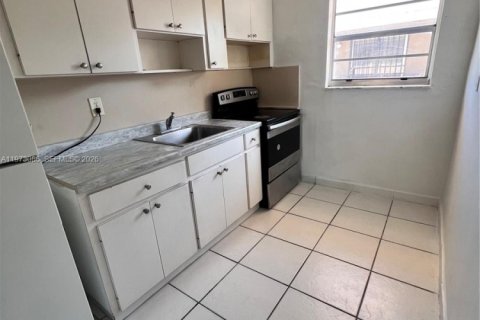 Apartment in Miami, Florida 2 bedrooms, 269.42 sq.m. № 2033218 - photo 9