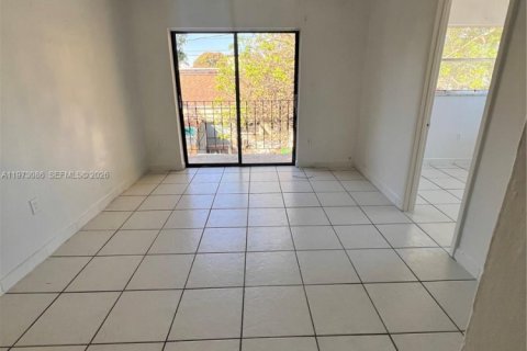 Apartment in Miami, Florida 2 bedrooms, 269.42 sq.m. № 2033218 - photo 2