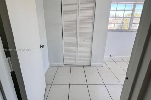 Apartment in Miami, Florida 2 bedrooms, 269.42 sq.m. № 2033218 - photo 10