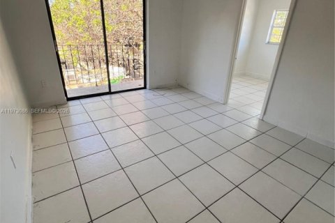 Apartment in Miami, Florida 2 bedrooms, 269.42 sq.m. № 2033218