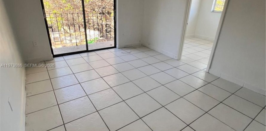 Apartment in Miami, Florida 2 bedrooms, 269.42 sq.m. № 2033218