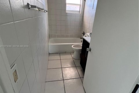 Apartment in Miami, Florida 2 bedrooms, 269.42 sq.m. № 2033218 - photo 20