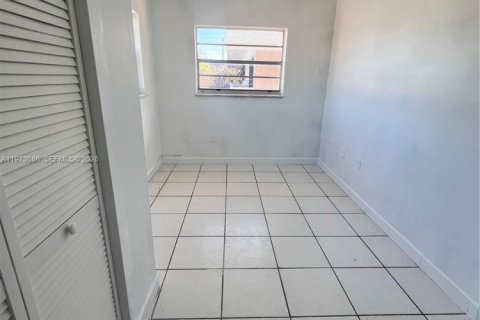 Apartment in Miami, Florida 2 bedrooms, 269.42 sq.m. № 2033218 - photo 14