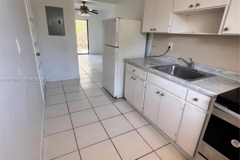 Apartment in Miami, Florida 2 bedrooms, 269.42 sq.m. № 2033218 - photo 8