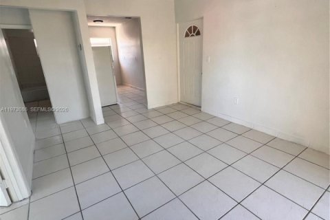 Apartment in Miami, Florida 2 bedrooms, 269.42 sq.m. № 2033218 - photo 4