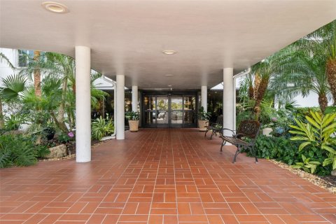 Condo in Hollywood, Florida, 1 bedroom  № 1864232 - photo 24