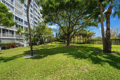 Condo in Hollywood, Florida, 1 bedroom  № 1864232 - photo 20