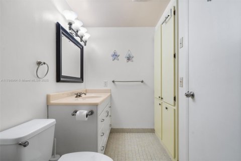 Condo in Hollywood, Florida, 1 bedroom  № 1864232 - photo 14