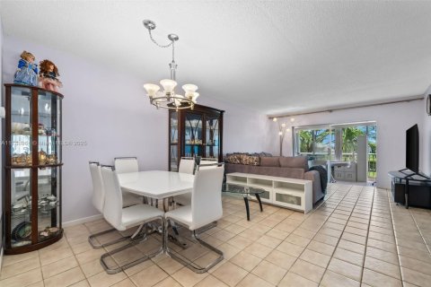 Condo in Hollywood, Florida, 1 bedroom  № 1864232 - photo 3