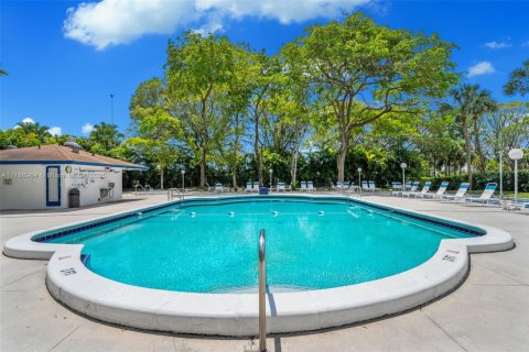 Condo in Hollywood, Florida, 1 bedroom  № 1864232 - photo 18