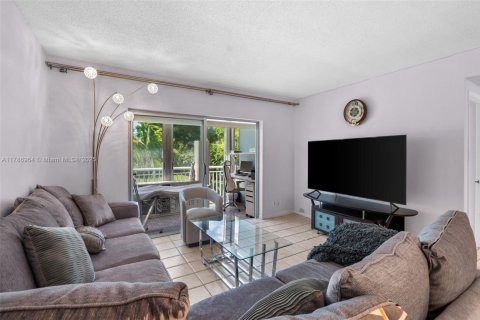 Condo in Hollywood, Florida, 1 bedroom  № 1864232 - photo 5