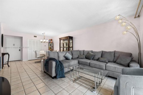 Condo in Hollywood, Florida, 1 bedroom  № 1864232 - photo 4