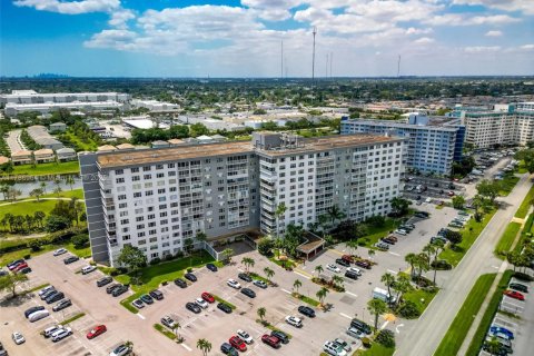 Condo in Hollywood, Florida, 1 bedroom  № 1864232 - photo 25
