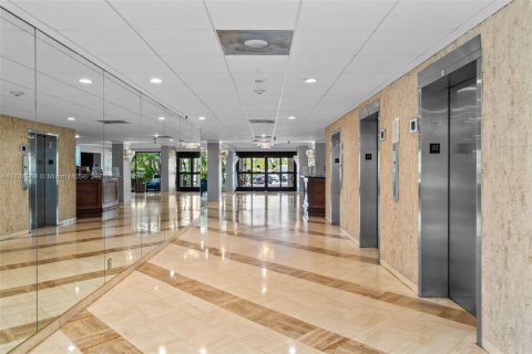 Condo in Hollywood, Florida, 1 bedroom  № 1864232 - photo 21