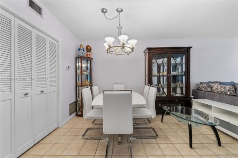 Condo in Hollywood, Florida, 1 bedroom  № 1864232 - photo 2