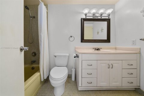 Condo in Hollywood, Florida, 1 bedroom  № 1864232 - photo 13