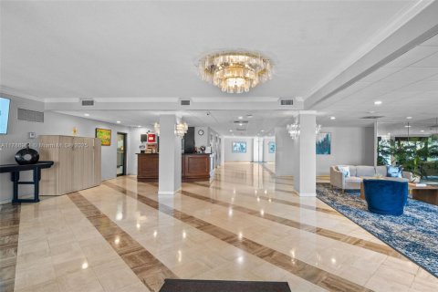 Condo in Hollywood, Florida, 1 bedroom  № 1864232 - photo 23