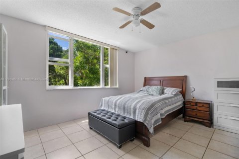 Condo in Hollywood, Florida, 1 bedroom  № 1864232 - photo 10