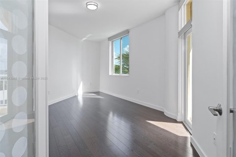 Condo in Miami Beach, Florida, 2 bedrooms  № 1328414 - photo 27
