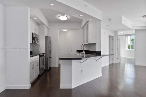 Condo in Miami Beach, Florida, 2 bedrooms  № 1328414 - photo 11