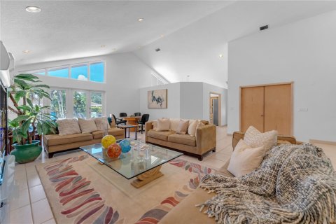 House in Miami, Florida 4 bedrooms, 311.41 sq.m. № 1878537 - photo 9