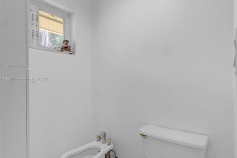 House in Miami, Florida 4 bedrooms, 311.41 sq.m. № 1878537 - photo 27