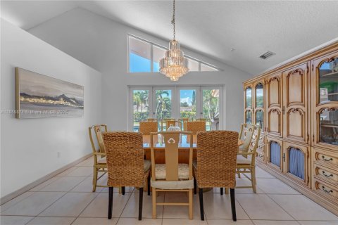 House in Miami, Florida 4 bedrooms, 311.41 sq.m. № 1878537 - photo 11