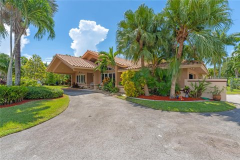 House in Miami, Florida 4 bedrooms, 311.41 sq.m. № 1878537 - photo 4