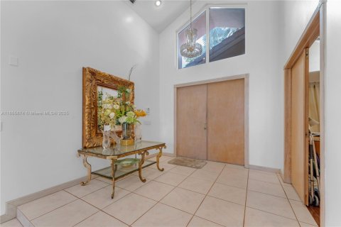 House in Miami, Florida 4 bedrooms, 311.41 sq.m. № 1878537 - photo 5