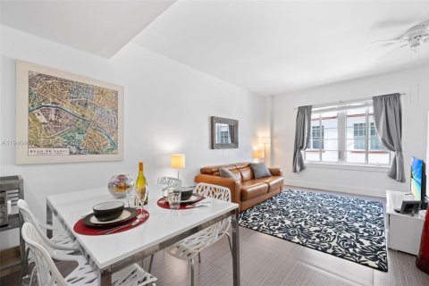 Condo in Miami Beach, Florida  № 2002781 - photo 5