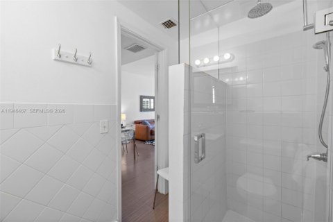 Condo in Miami Beach, Florida  № 2002781 - photo 26