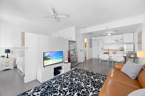 Condo in Miami Beach, Florida  № 2002781 - photo 9