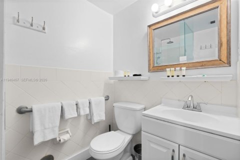 Condo in Miami Beach, Florida  № 2002781 - photo 25