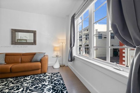 Condo in Miami Beach, Florida  № 2002781 - photo 24