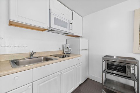 Condo in Miami Beach, Florida  № 2002781 - photo 8