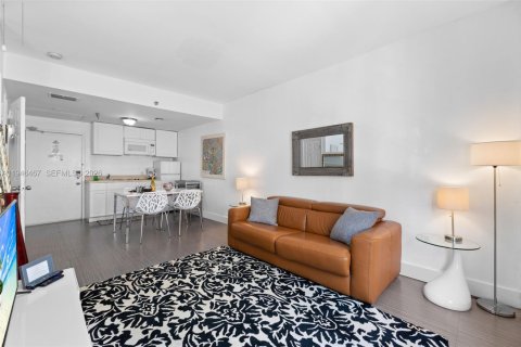 Condo in Miami Beach, Florida  № 2002781 - photo 10